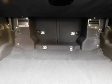 Car image 47