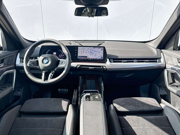 BMW iX1 eDrive20 M Sport 150 kW image number 8