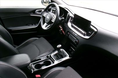 Car image 26