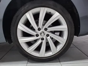 Car image 39