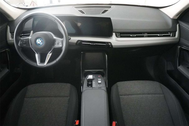 BMW iX1 xDrive30 200 kW image number 11