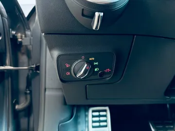 Car image 35