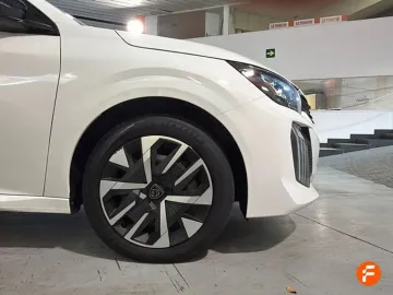 Car image 21