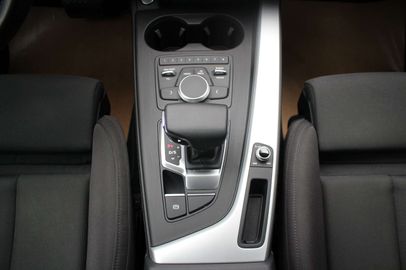 Car image 35