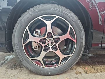 Car image 23