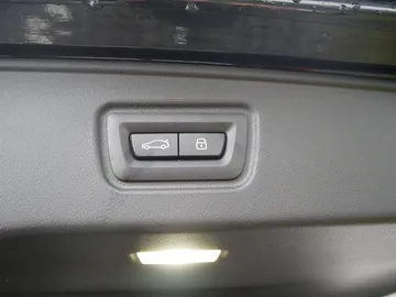 Car image 32