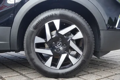 Car image 25