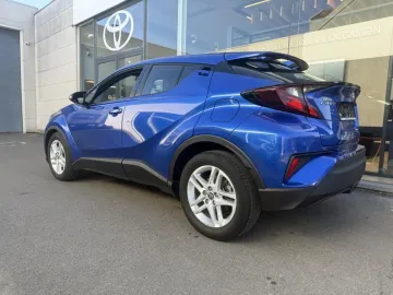 Car image 4