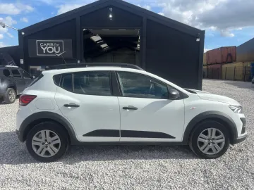Car image 4