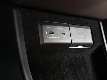 Car image 38