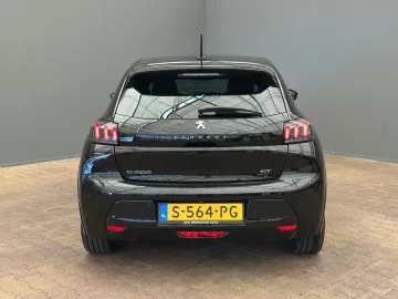 Car image 32