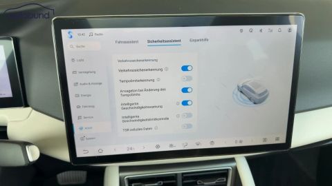 Car image 25