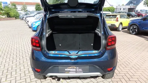 Car image 15