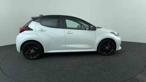 Car image 4