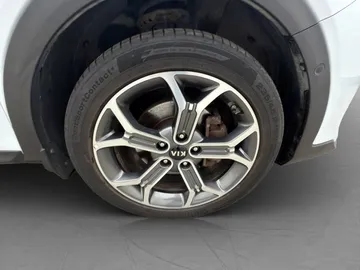Car image 32