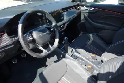 Car image 15