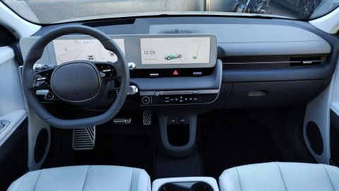 Car image 26