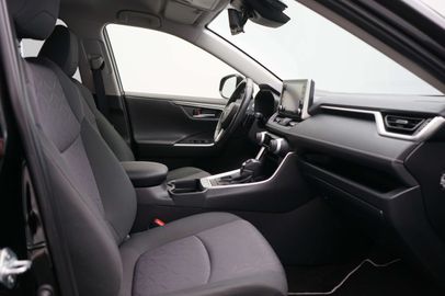 Car image 18