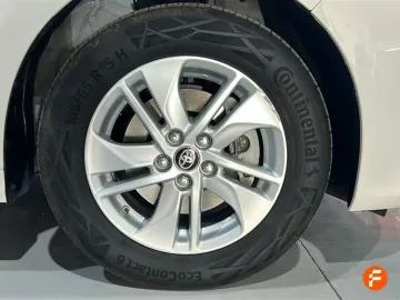 Car image 26