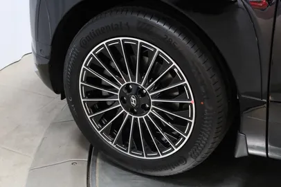 Car image 32