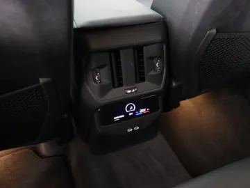 Car image 34