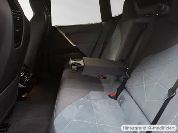 Car image 32