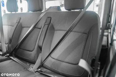 Car image 32