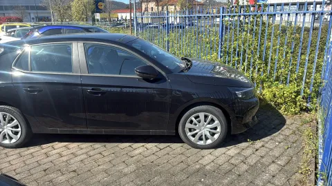 Car image 9