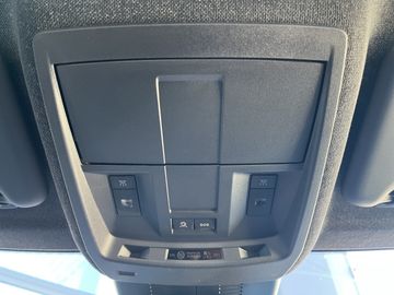 Car image 27