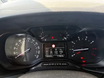 Car image 28