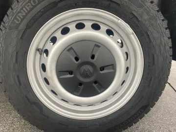 Car image 29