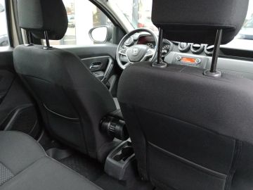 Car image 25