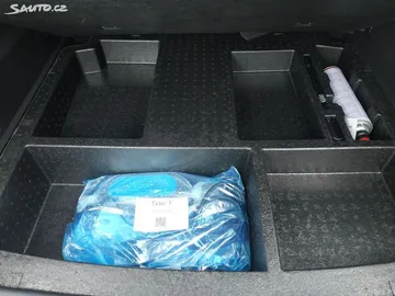 Car image 29