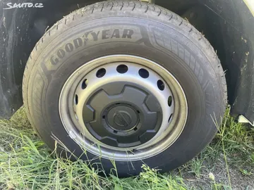 Car image 24