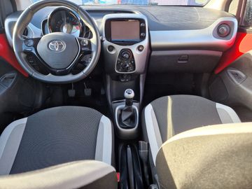 Car image 12