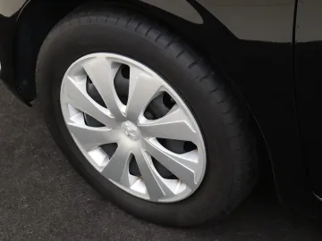 Car image 27