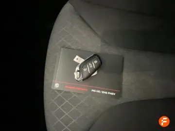 Car image 30