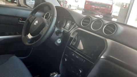 Car image 12