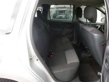 Car image 12