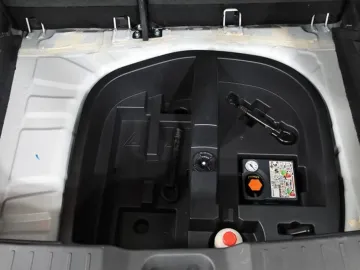 Car image 34