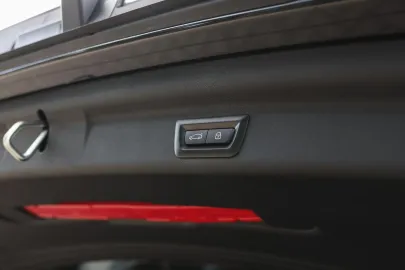 Car image 32