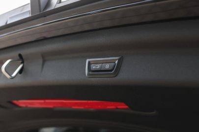 Car image 32