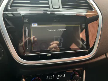Car image 33