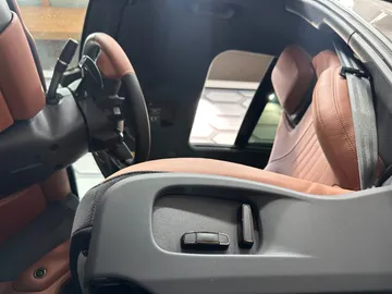 Car image 33