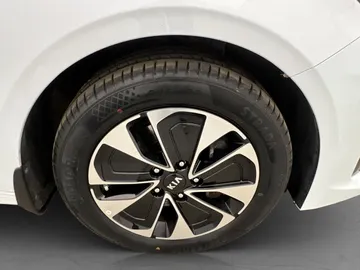 Car image 30