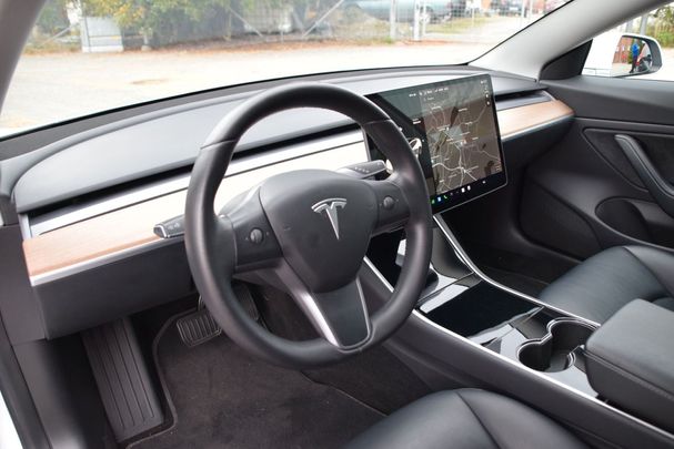 Tesla Model 3 Long Range AWD 324 kW image number 16