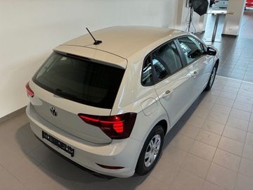 Car image 19