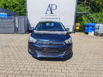 Car image 4
