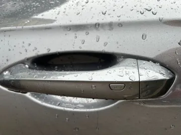 Car image 32