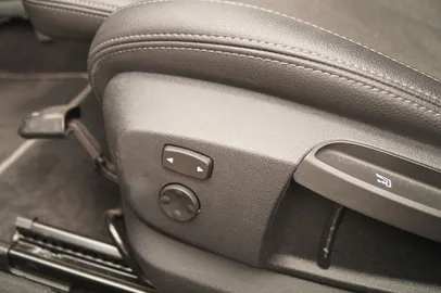 Car image 33